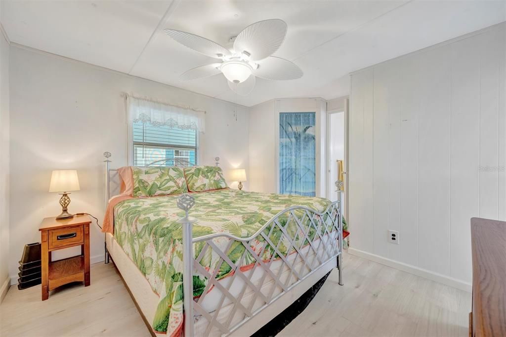 For Sale: $189,000 (2 beds, 2 baths, 732 Square Feet)