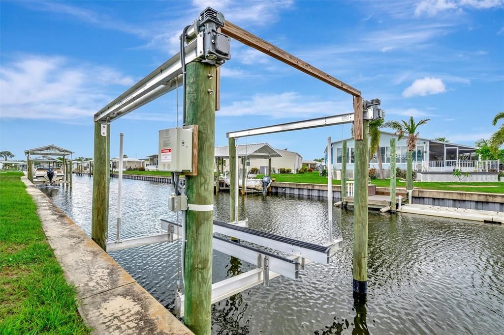 For Sale: $189,000 (2 beds, 2 baths, 732 Square Feet)