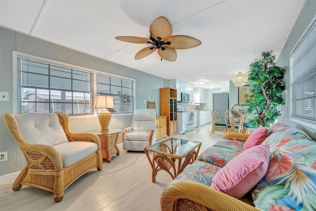 For Sale: $189,000 (2 beds, 2 baths, 732 Square Feet)