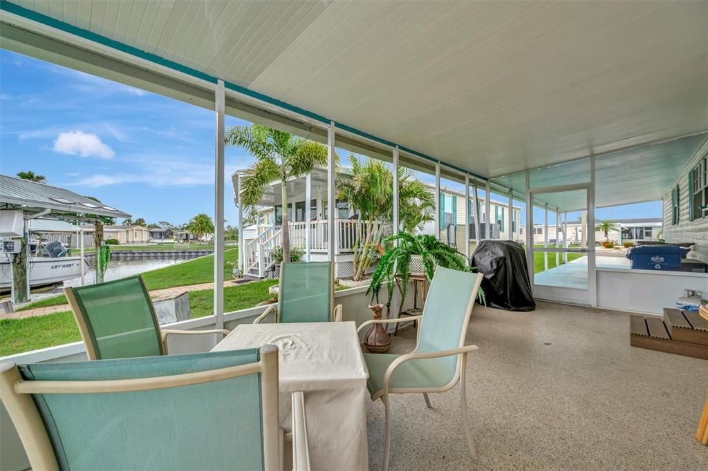 For Sale: $189,000 (2 beds, 2 baths, 732 Square Feet)