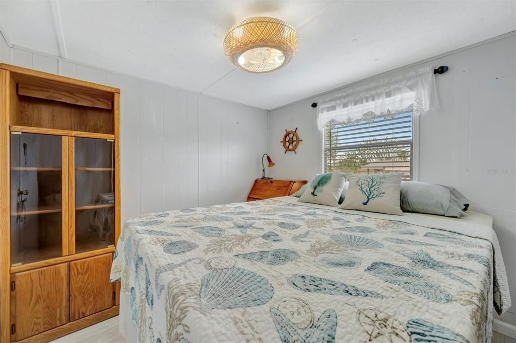 For Sale: $189,000 (2 beds, 2 baths, 732 Square Feet)