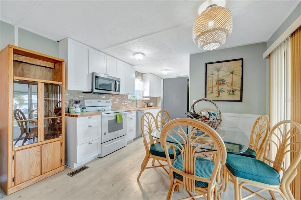 For Sale: $189,000 (2 beds, 2 baths, 732 Square Feet)