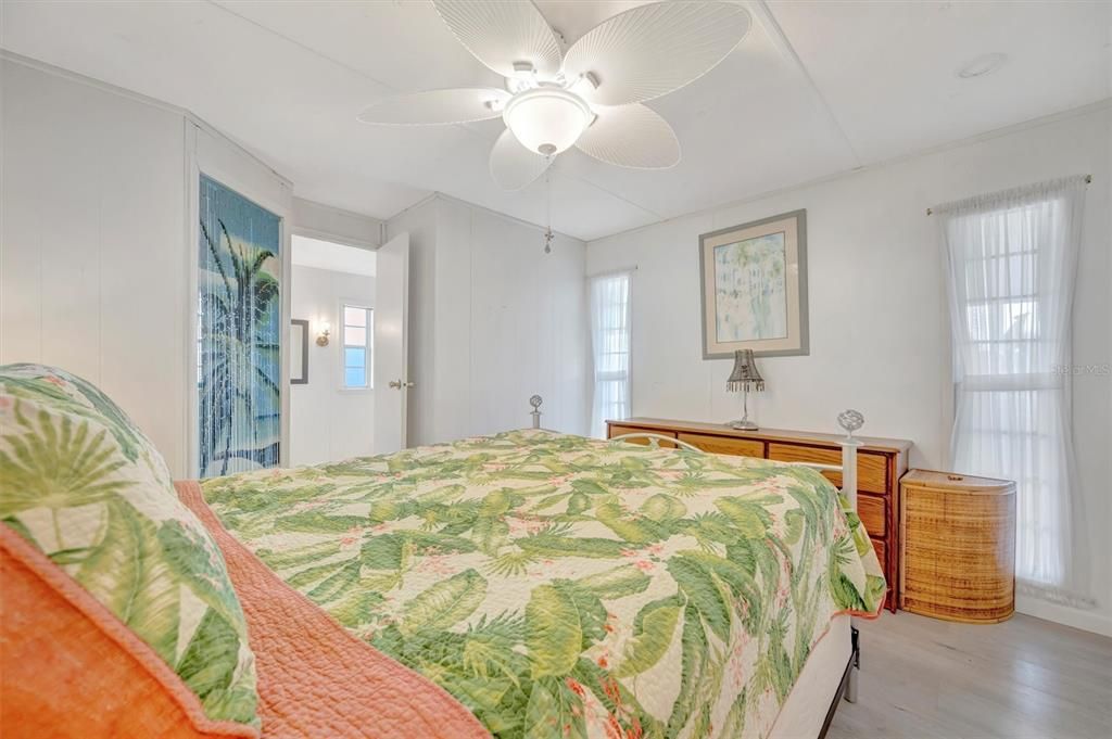 For Sale: $189,000 (2 beds, 2 baths, 732 Square Feet)