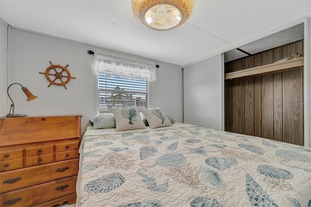 For Sale: $189,000 (2 beds, 2 baths, 732 Square Feet)