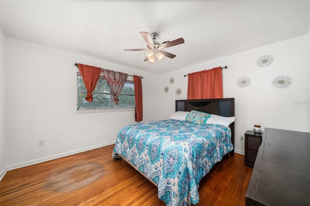 For Sale: $354,000 (3 beds, 3 baths, 2213 Square Feet)