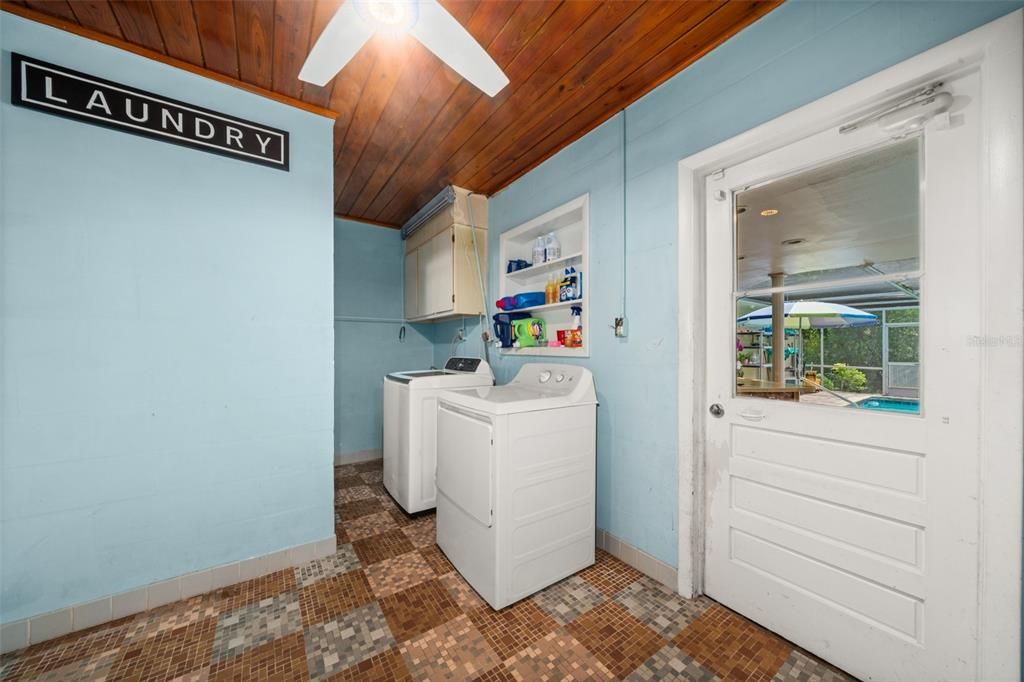 For Sale: $354,000 (3 beds, 3 baths, 2213 Square Feet)