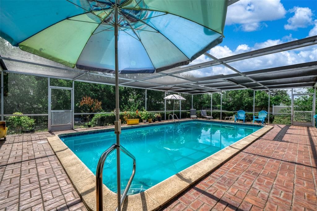 For Sale: $354,000 (3 beds, 3 baths, 2213 Square Feet)