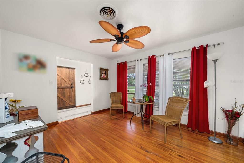 For Sale: $354,000 (3 beds, 3 baths, 2213 Square Feet)