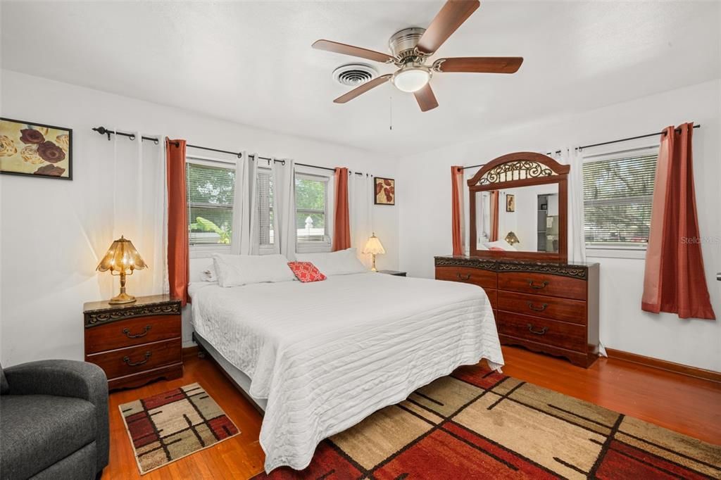 For Sale: $354,000 (3 beds, 3 baths, 2213 Square Feet)