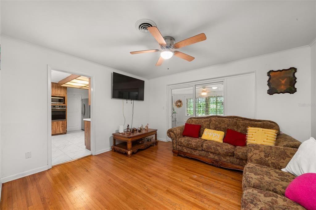 For Sale: $354,000 (3 beds, 3 baths, 2213 Square Feet)