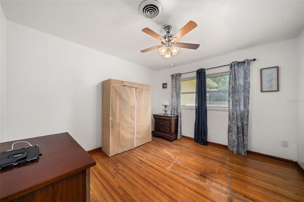 For Sale: $354,000 (3 beds, 3 baths, 2213 Square Feet)