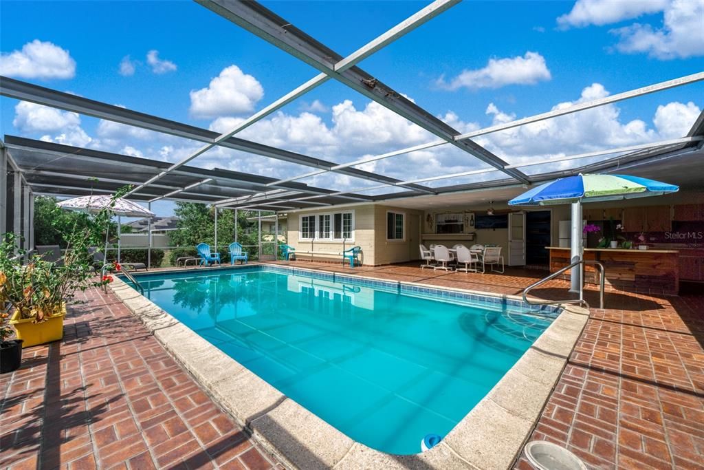 For Sale: $354,000 (3 beds, 3 baths, 2213 Square Feet)