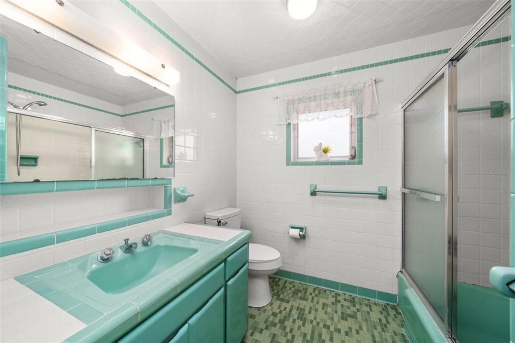 For Sale: $354,000 (3 beds, 3 baths, 2213 Square Feet)