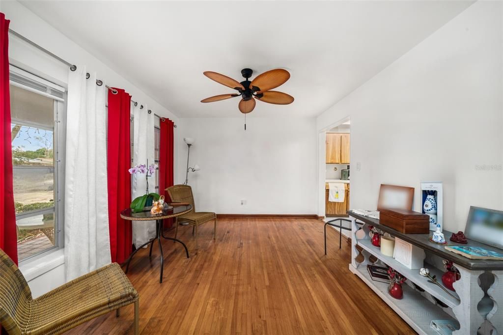 For Sale: $354,000 (3 beds, 3 baths, 2213 Square Feet)