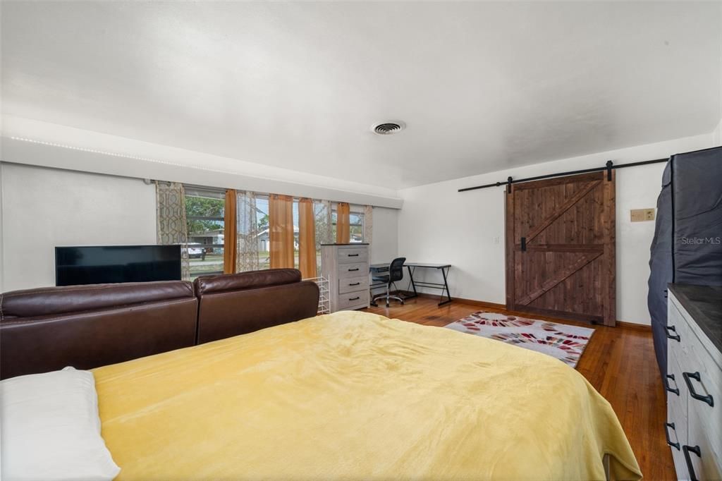 For Sale: $354,000 (3 beds, 3 baths, 2213 Square Feet)