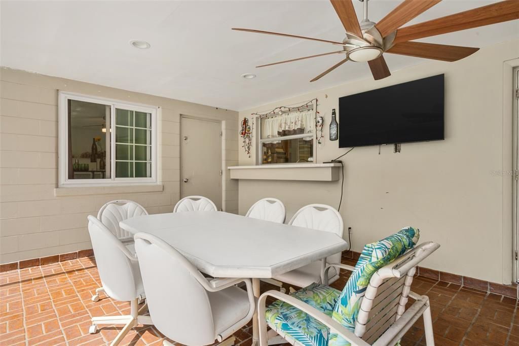 For Sale: $354,000 (3 beds, 3 baths, 2213 Square Feet)