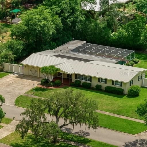 For Sale: $354,000 (3 beds, 3 baths, 2213 Square Feet)