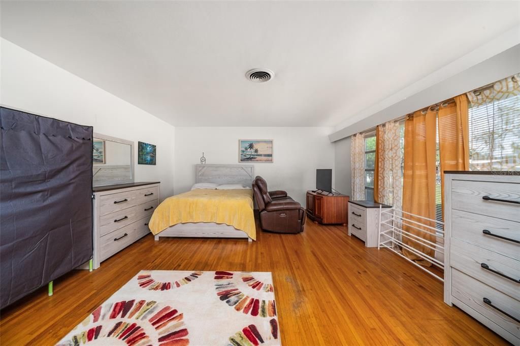 For Sale: $354,000 (3 beds, 3 baths, 2213 Square Feet)