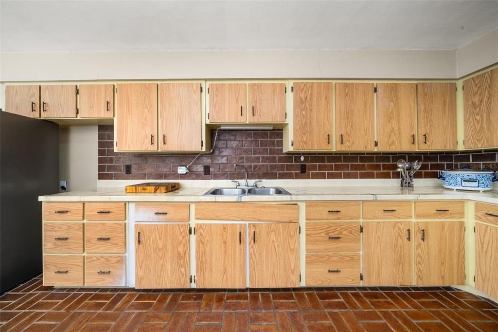 For Sale: $354,000 (3 beds, 3 baths, 2213 Square Feet)