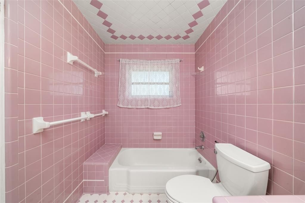 For Sale: $354,000 (3 beds, 3 baths, 2213 Square Feet)