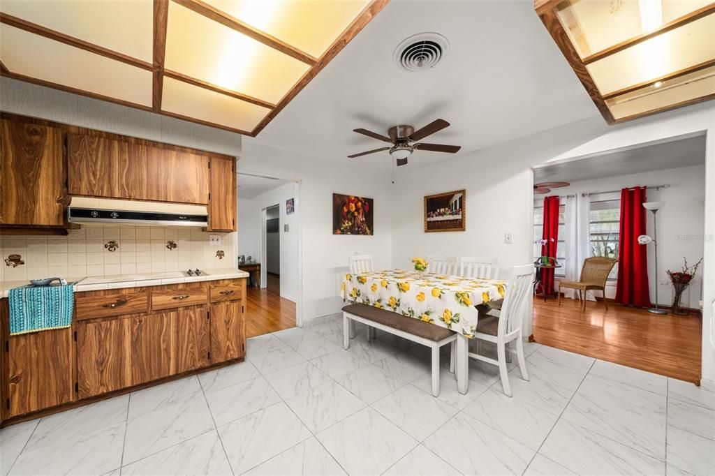 For Sale: $354,000 (3 beds, 3 baths, 2213 Square Feet)