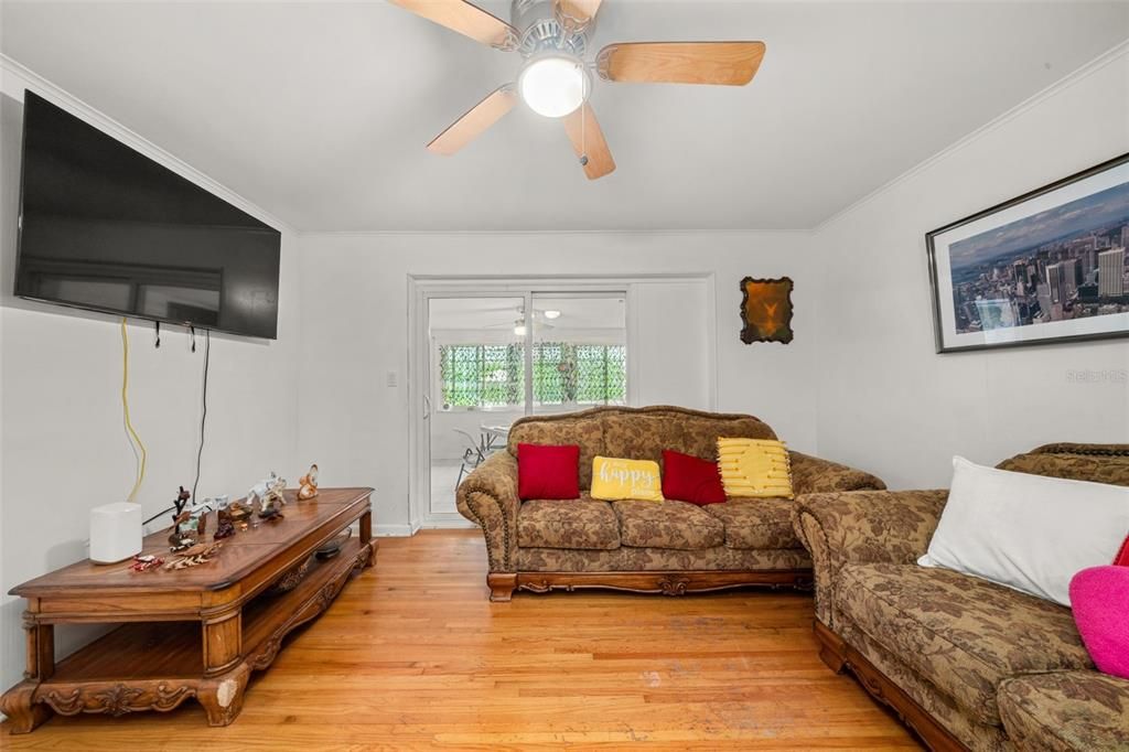 For Sale: $354,000 (3 beds, 3 baths, 2213 Square Feet)