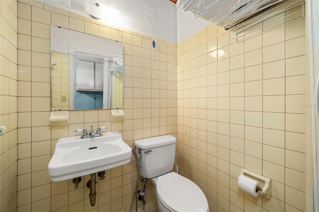 For Sale: $354,000 (3 beds, 3 baths, 2213 Square Feet)