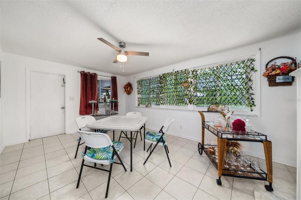 For Sale: $354,000 (3 beds, 3 baths, 2213 Square Feet)