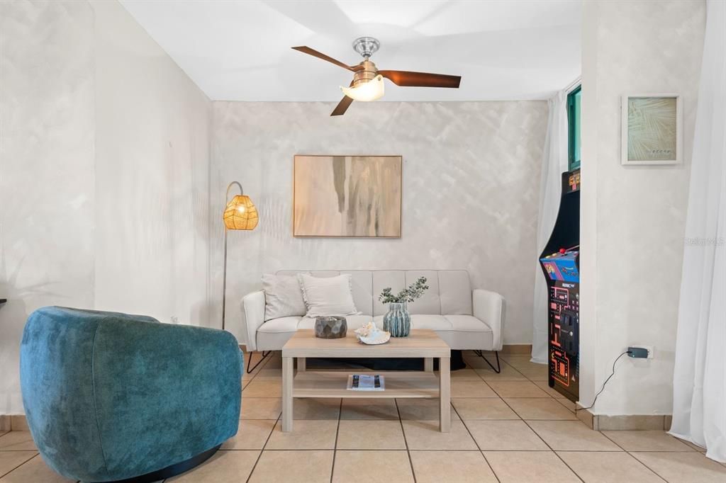 Active With Contract: $329,000 (3 beds, 2 baths, 1168 Square Feet)