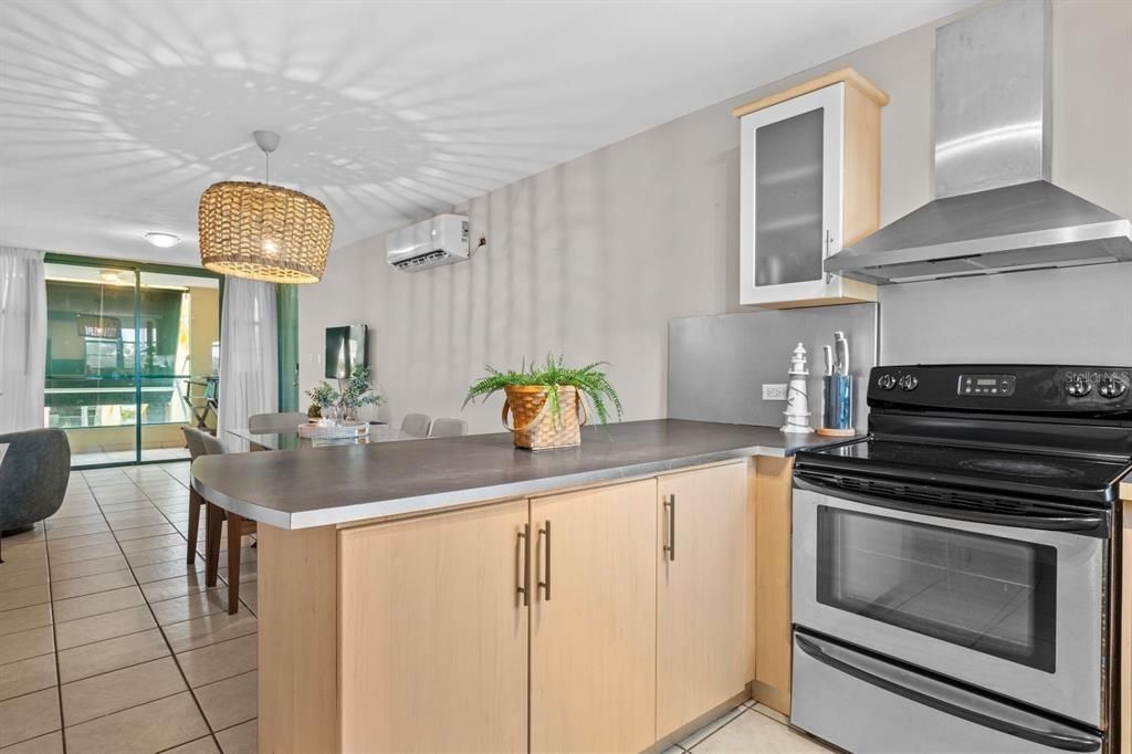 Active With Contract: $329,000 (3 beds, 2 baths, 1168 Square Feet)