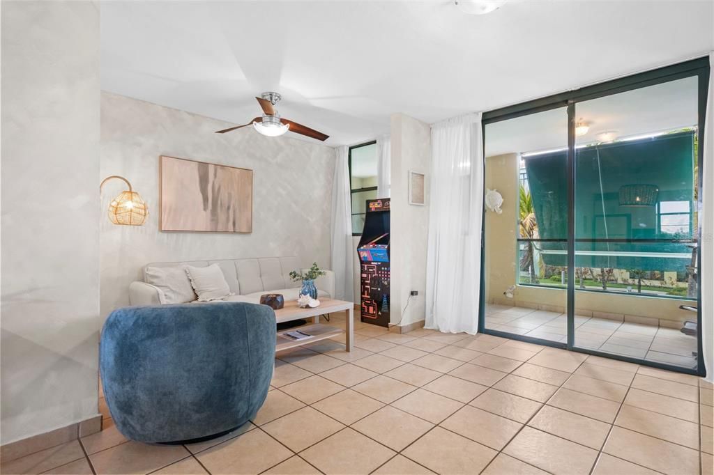 Active With Contract: $329,000 (3 beds, 2 baths, 1168 Square Feet)