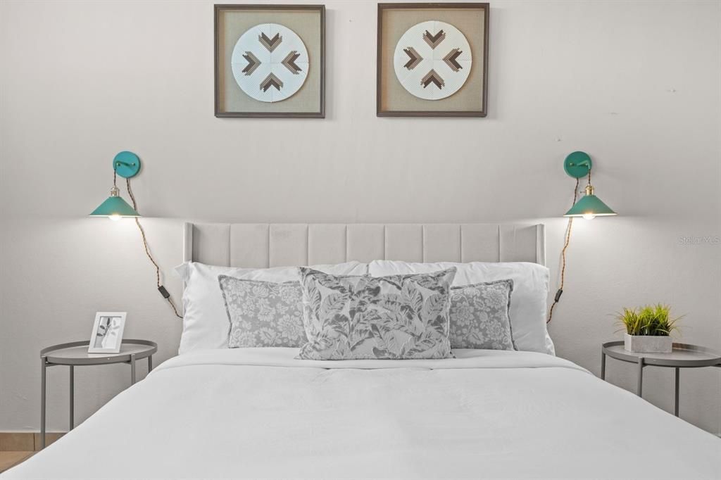 Active With Contract: $329,000 (3 beds, 2 baths, 1168 Square Feet)