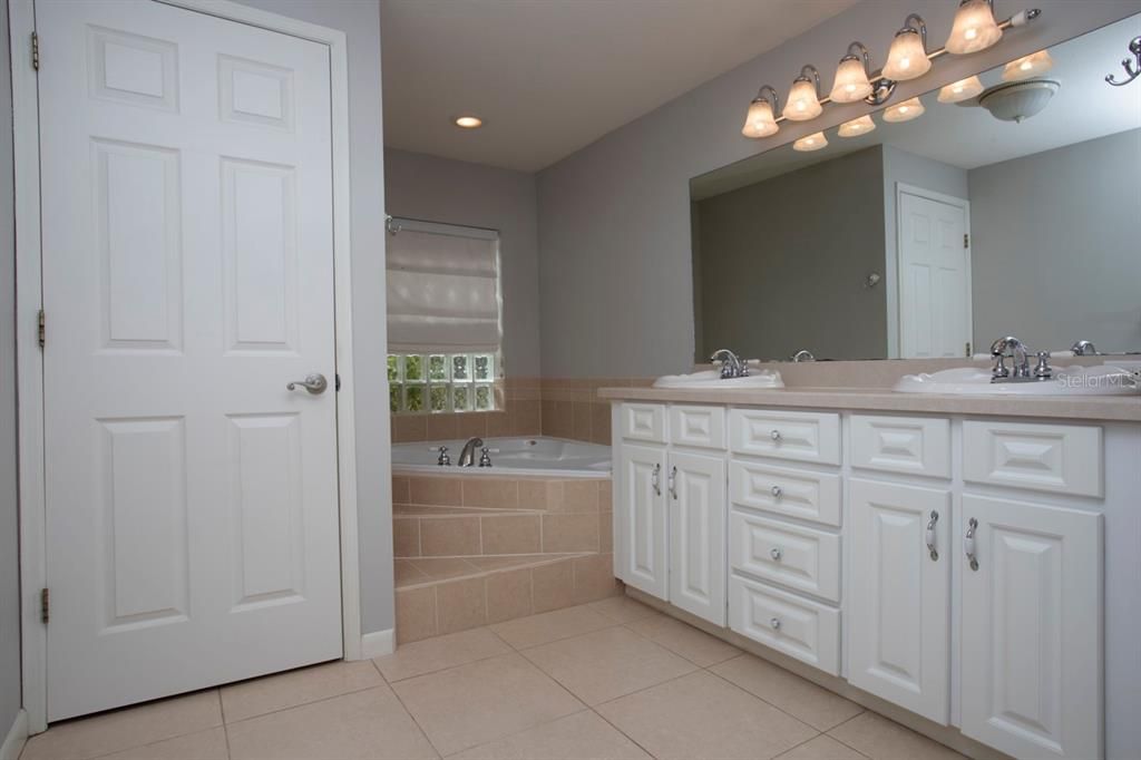 待售: $650,000 (3 贝兹, 2 浴室, 1904 平方英尺)