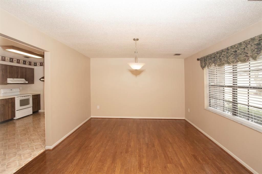 待售: $650,000 (3 贝兹, 2 浴室, 1904 平方英尺)