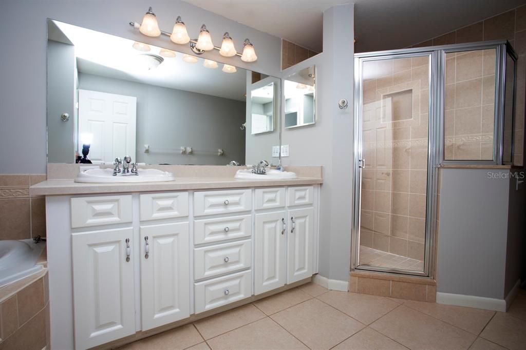 待售: $650,000 (3 贝兹, 2 浴室, 1904 平方英尺)