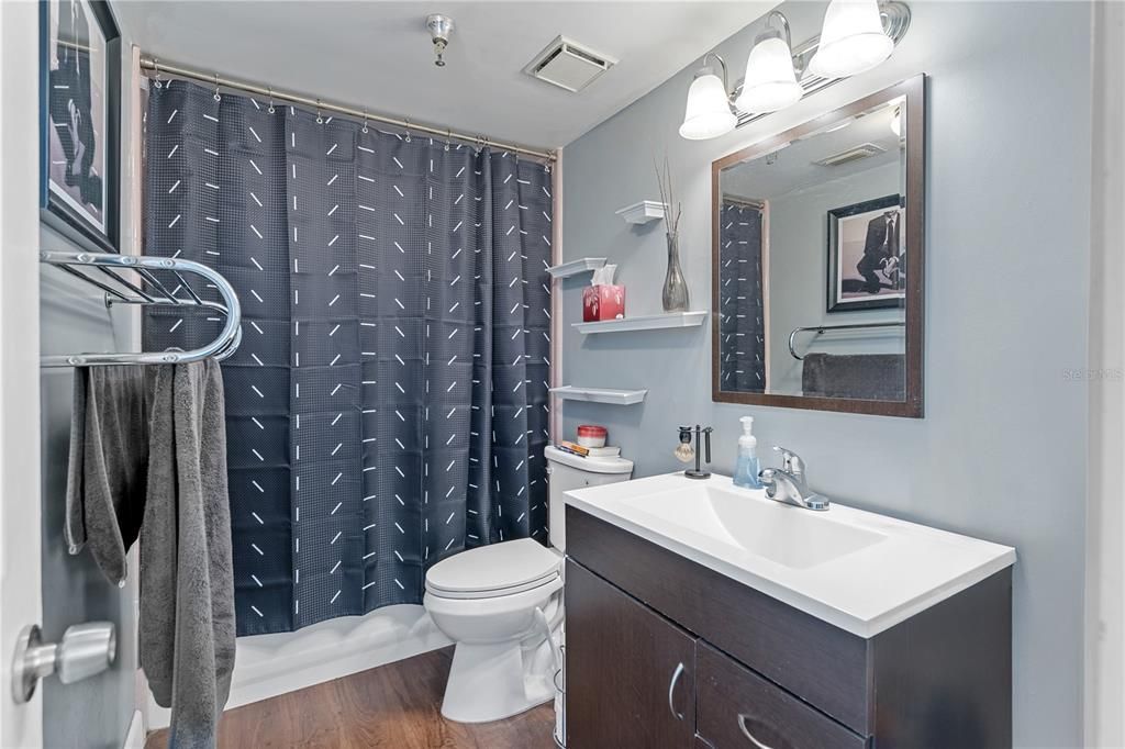 For Sale: $310,000 (2 beds, 2 baths, 1250 Square Feet)