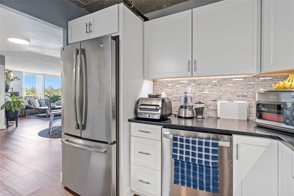 For Sale: $310,000 (2 beds, 2 baths, 1250 Square Feet)