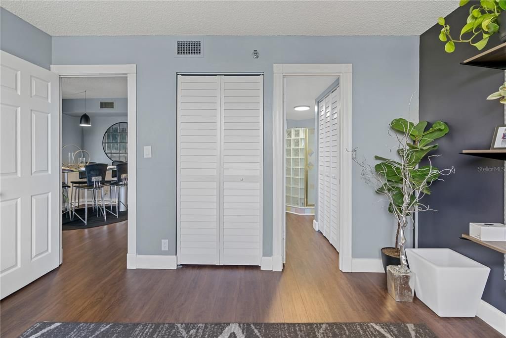 For Sale: $310,000 (2 beds, 2 baths, 1250 Square Feet)