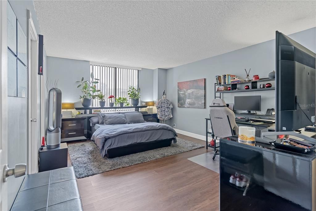 For Sale: $310,000 (2 beds, 2 baths, 1250 Square Feet)