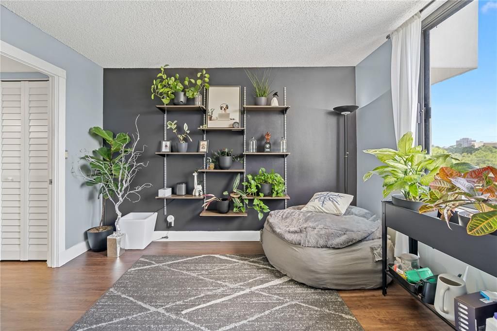 For Sale: $310,000 (2 beds, 2 baths, 1250 Square Feet)