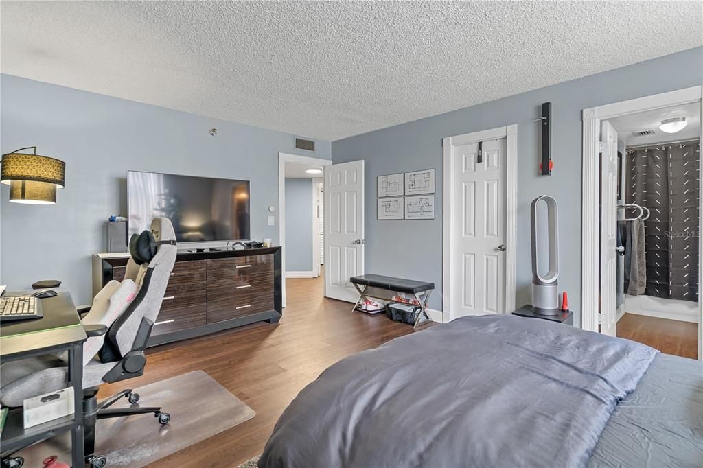 For Sale: $310,000 (2 beds, 2 baths, 1250 Square Feet)