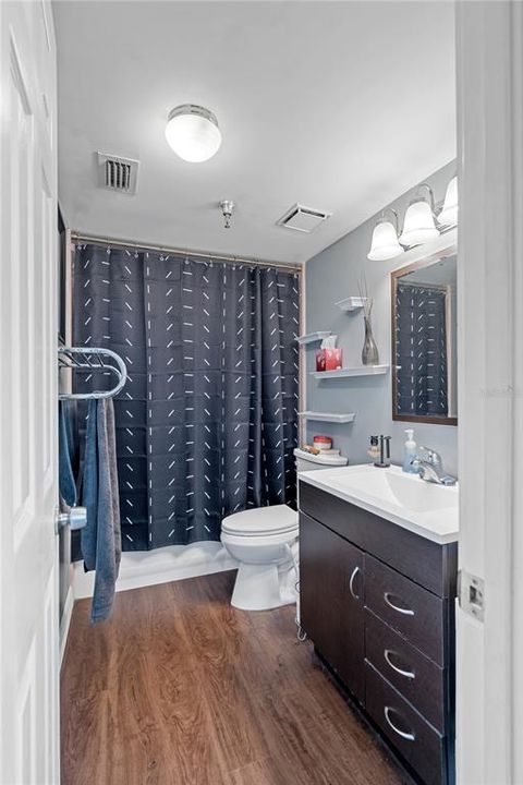 For Sale: $310,000 (2 beds, 2 baths, 1250 Square Feet)