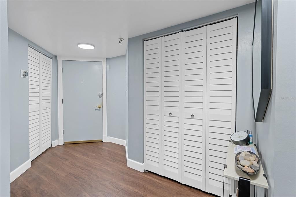 For Sale: $310,000 (2 beds, 2 baths, 1250 Square Feet)