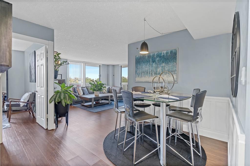 For Sale: $310,000 (2 beds, 2 baths, 1250 Square Feet)