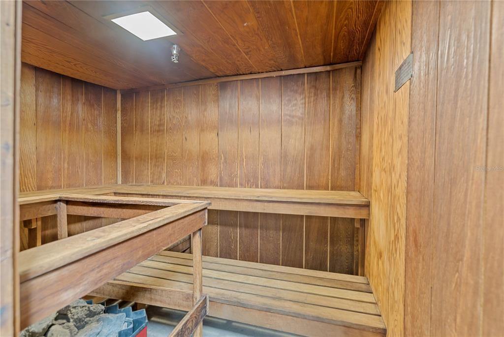 For Sale: $310,000 (2 beds, 2 baths, 1250 Square Feet)