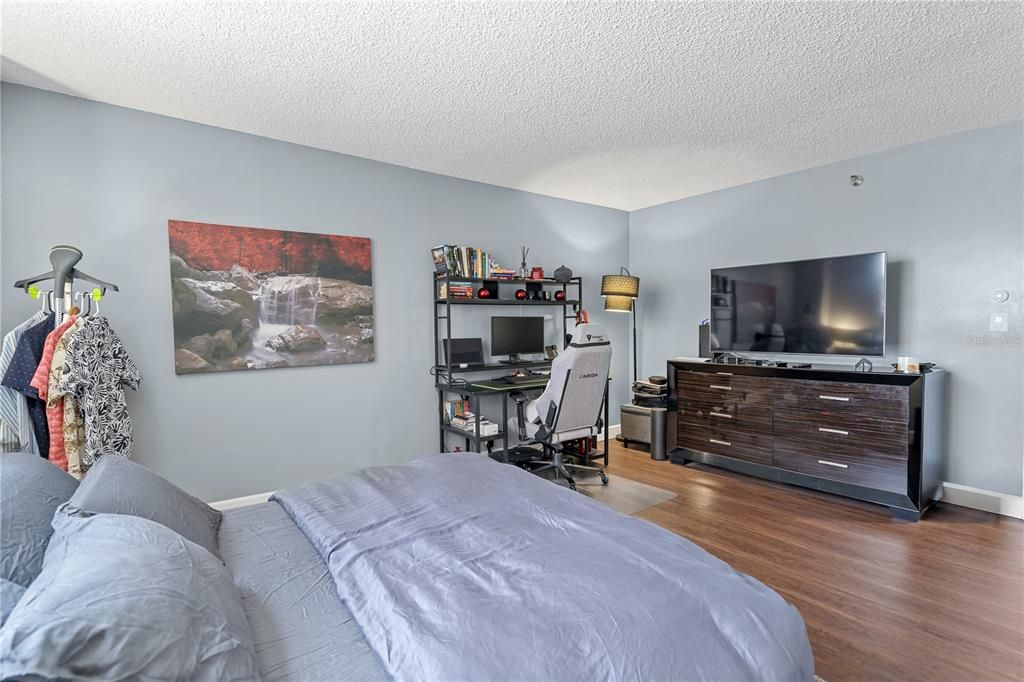 For Sale: $310,000 (2 beds, 2 baths, 1250 Square Feet)