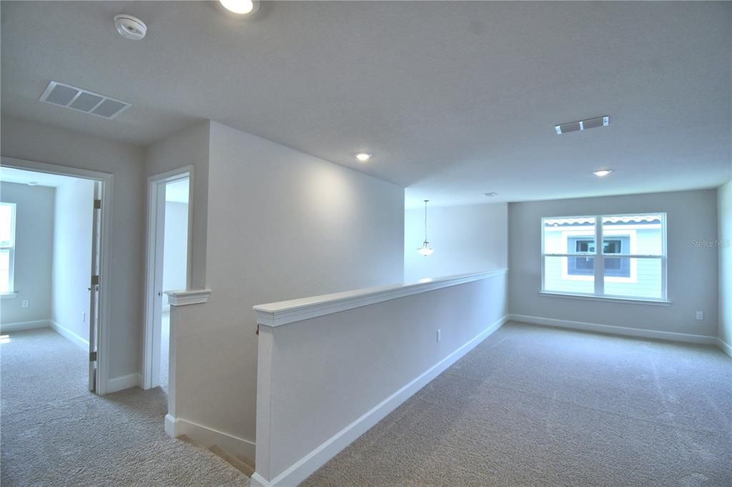 Activo con contrato: $435,000 (4 camas, 2 baños, 2405 Pies cuadrados)