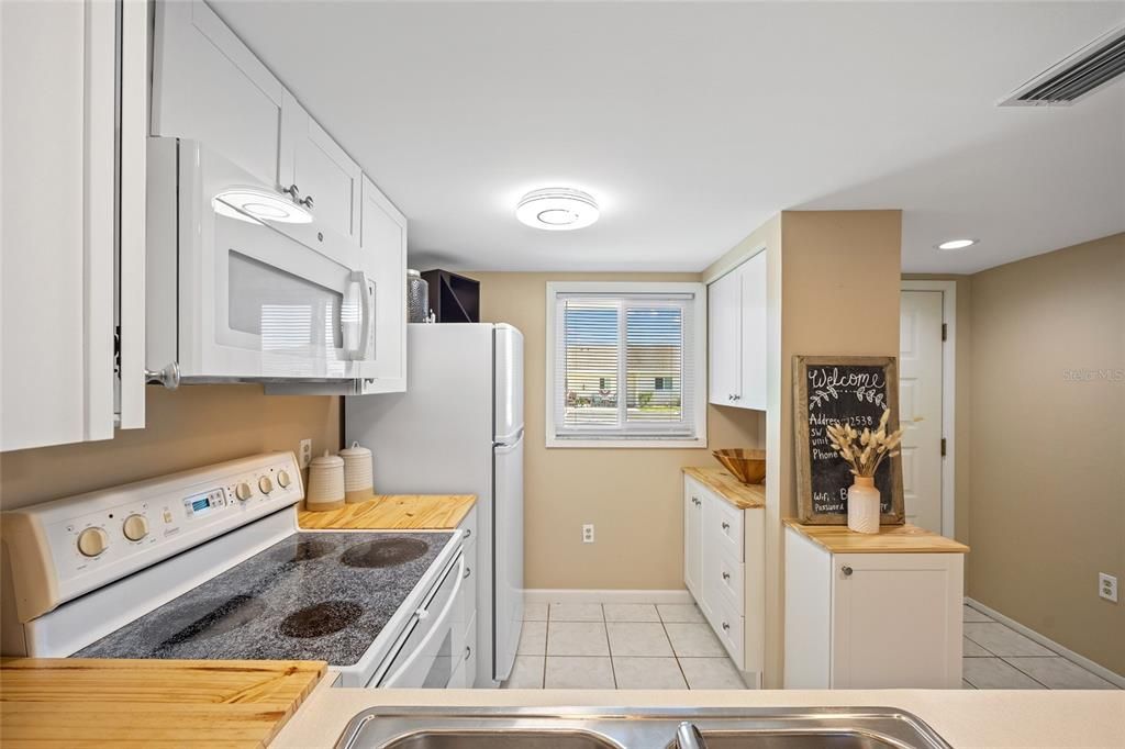 待售: $158,000 (2 贝兹, 2 浴室, 927 平方英尺)