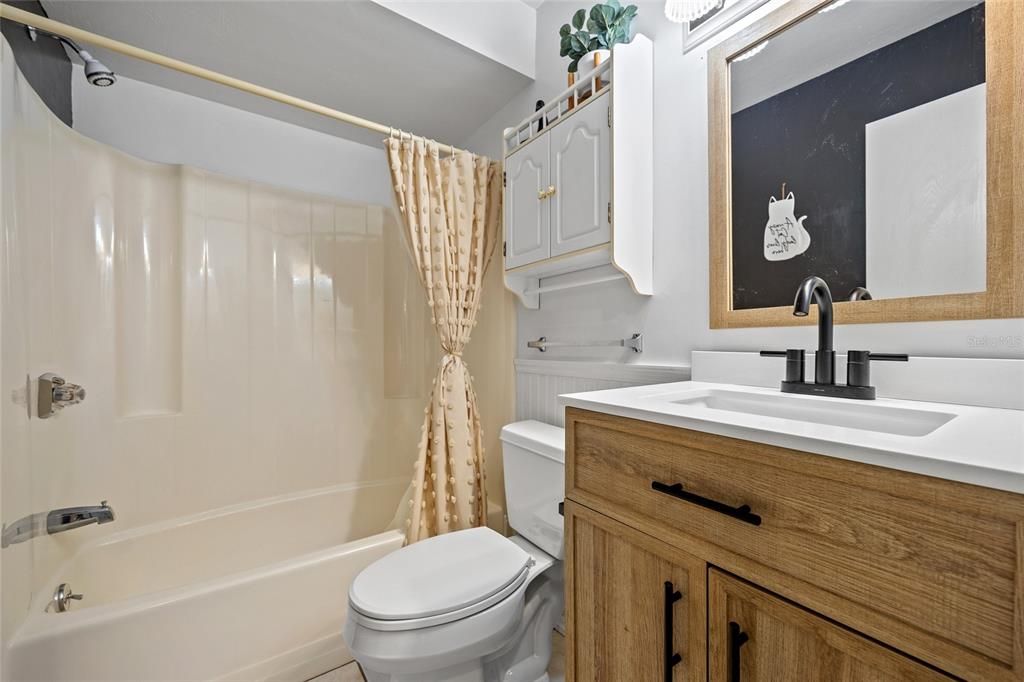 待售: $158,000 (2 贝兹, 2 浴室, 927 平方英尺)