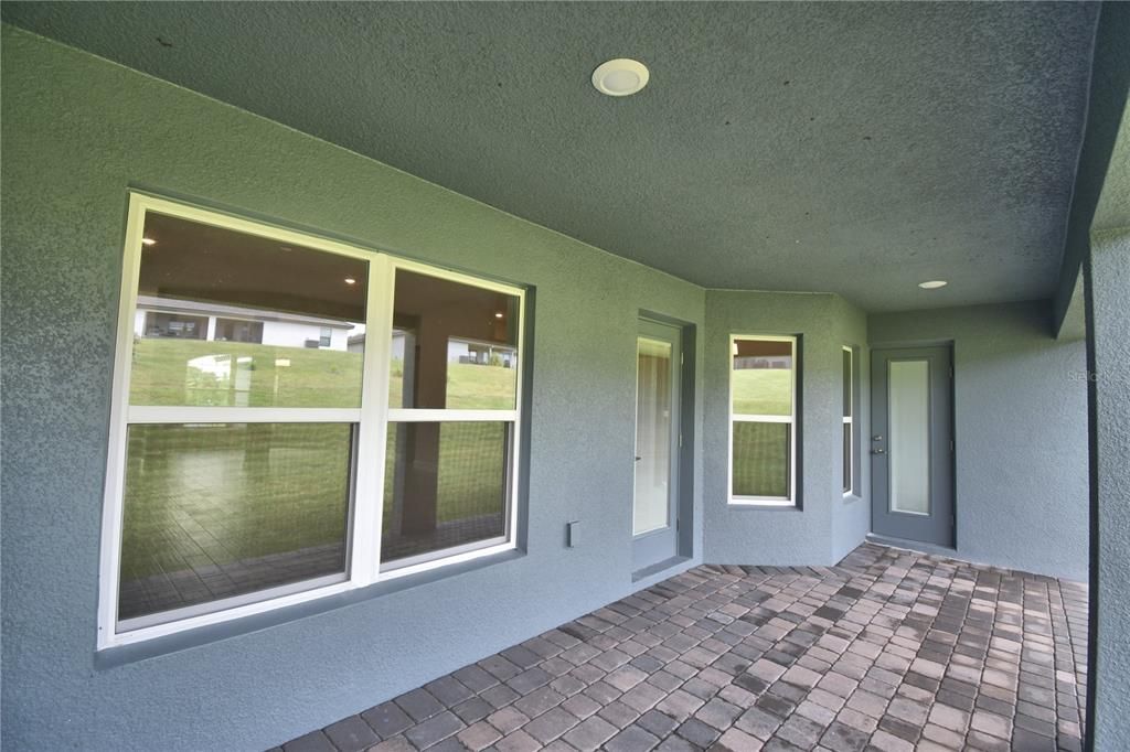 合同活跃: $546,792 (4 贝兹, 3 浴室, 2508 平方英尺)